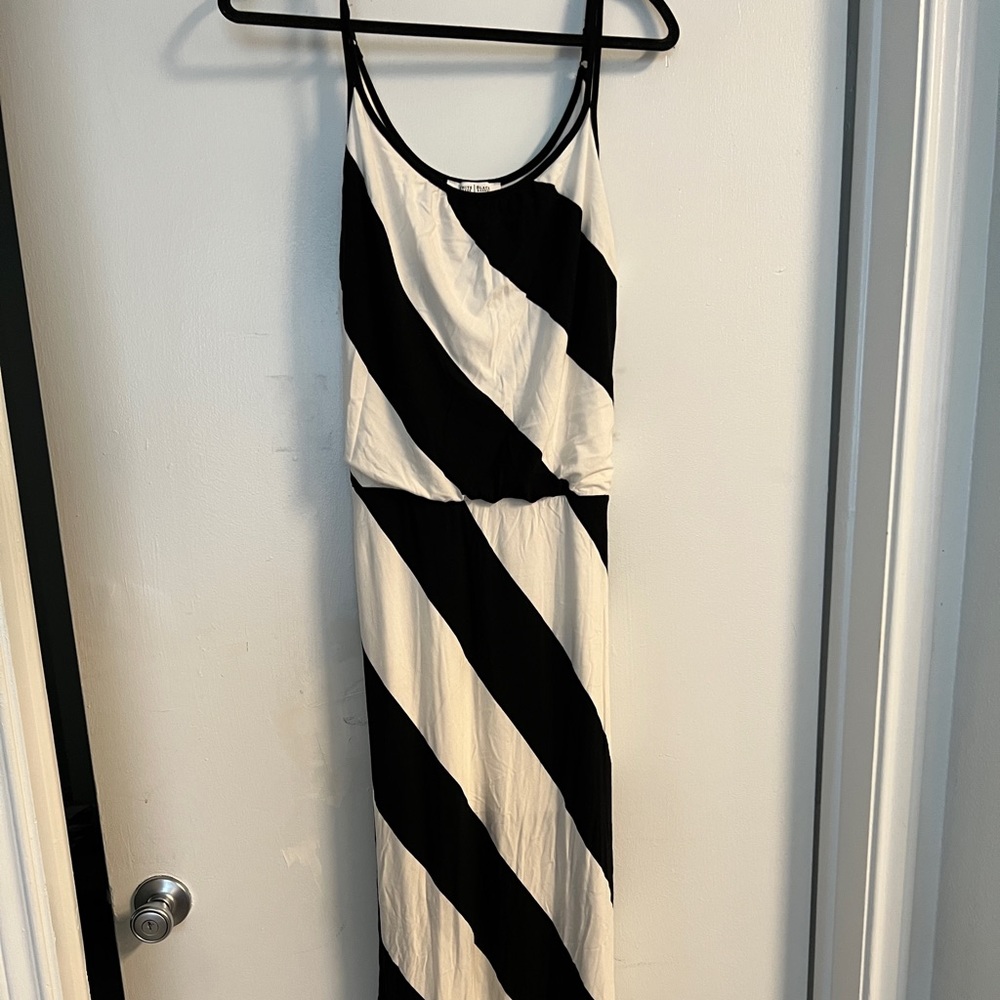 B&W diagonally stripped maxi dress